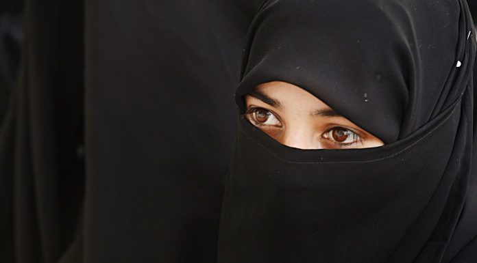 Yuk Hijrah! Esensi dari Pakaian Syar’i dan Karakter Wanita Muslimah yuk hijrah