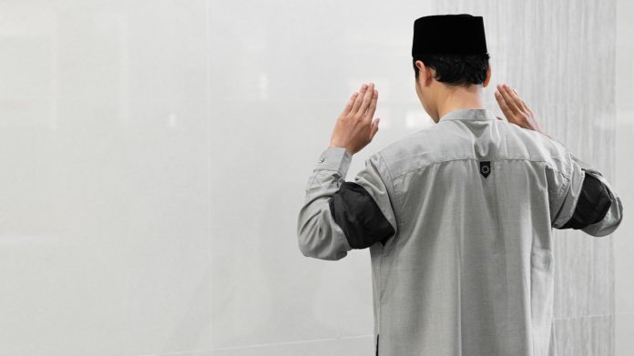 etika berpakaian saat beribadah etika berpakaian saat beribadah