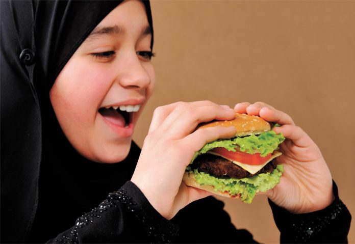 tips aman dari makanan yang haram ketika bepergian