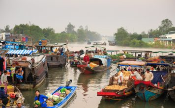 hidup saling menghormati bekerja sama