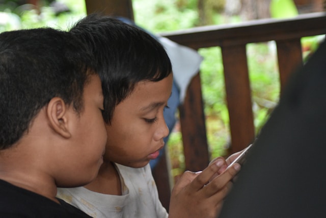 hikmah adab bermedia sosial