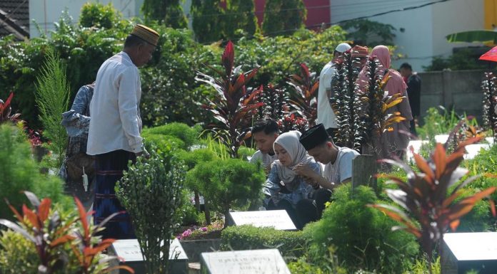 Simak Sederet Hikmah Ziarah Kubur Hikmah ziarah kubur