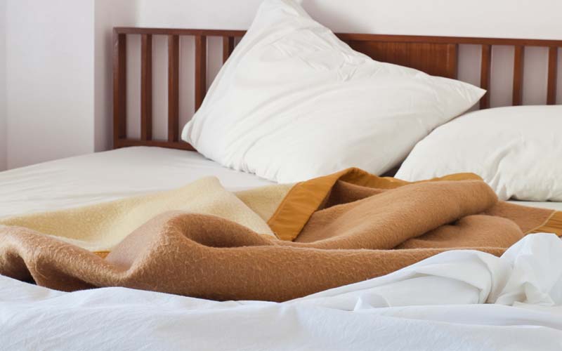 hukum berzina dengan bantal