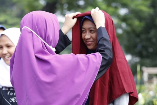 hukum melihat aurat lewat hp