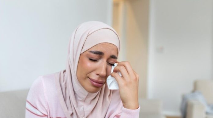 hukum menangis karena cinta
