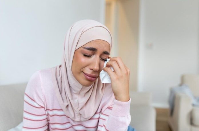 hukum menangis karena cinta