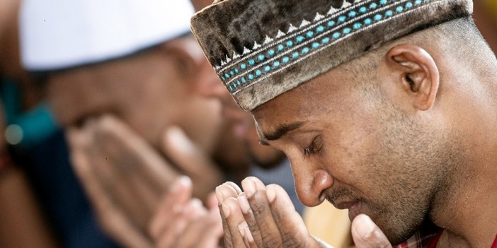 hukum menangis karena cinta