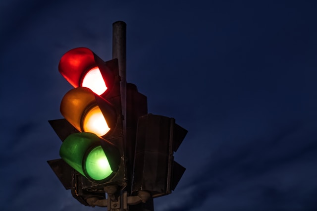 hukum menerobos lampu merah