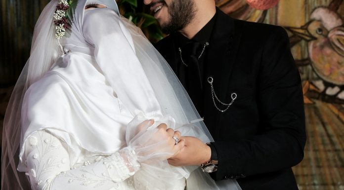 hukum menyamakan istri dengan ibu