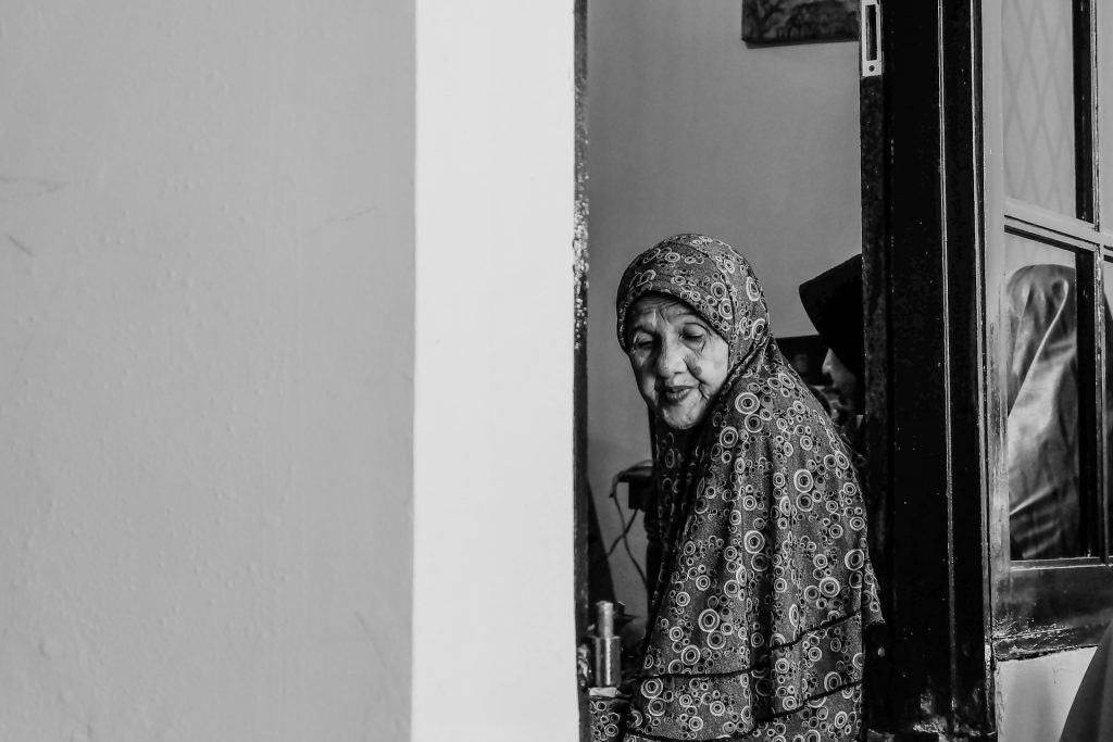 hukum menyamakan istri dengan ibu