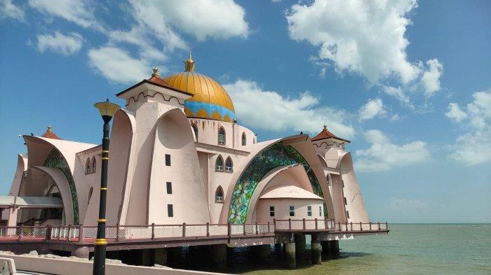 Hukum shalat Jumat di 2 masjid yang berdekatan