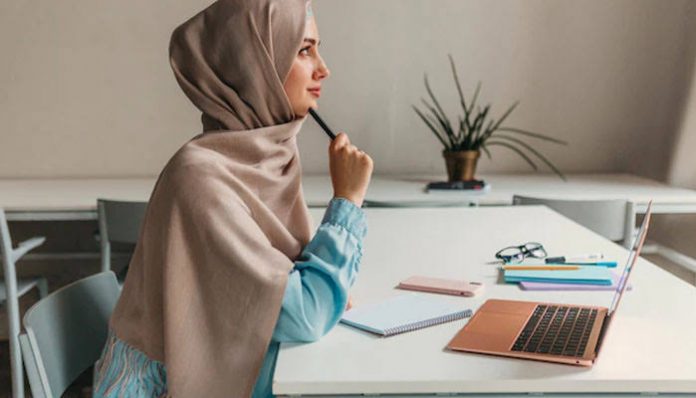 hukum wanita bekerja dalam masa iddah Hukum Wanita Bekerja dalam Masa Iddah