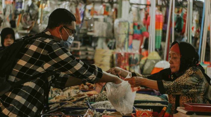 implementasi ekonomi syariah di Indonesia