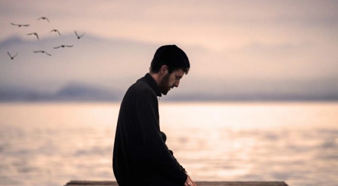 Jagalah Sholat Sebagai Tiang Agama!