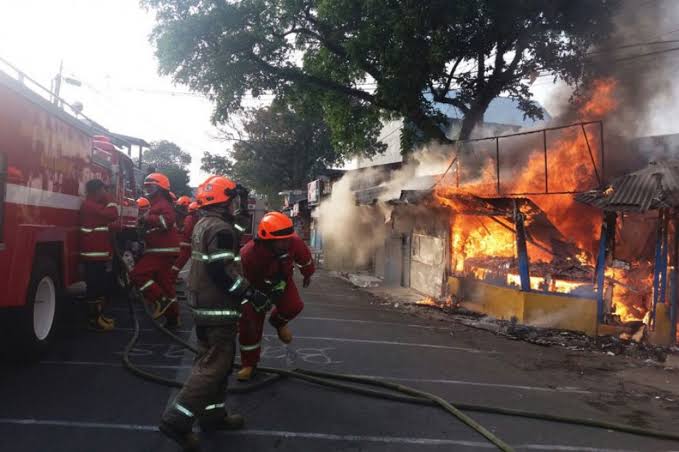 kebakaran gudang tripleks di Bandung