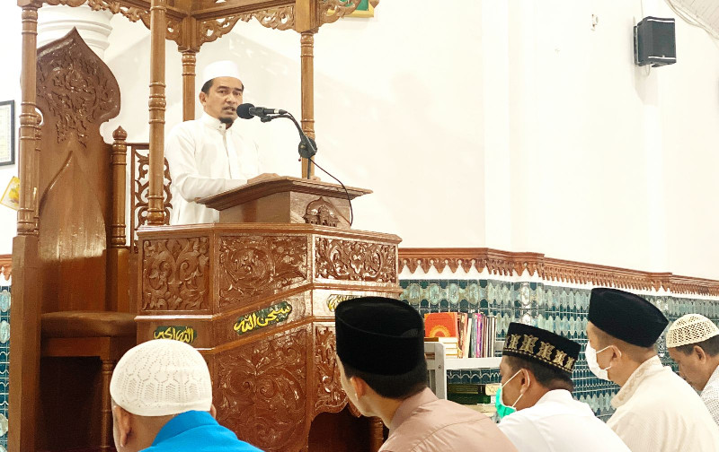 larangan saat khatib sedang berkhotbah