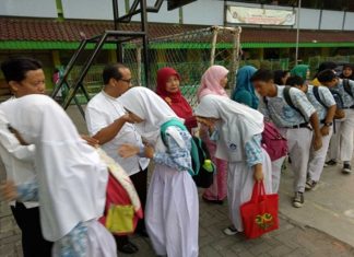 Makna Hari Guru Apa? Hormati Guru Dengan 3 Cara Menurut Islam