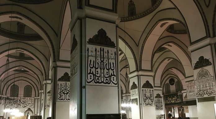 Memuliakan Masjid