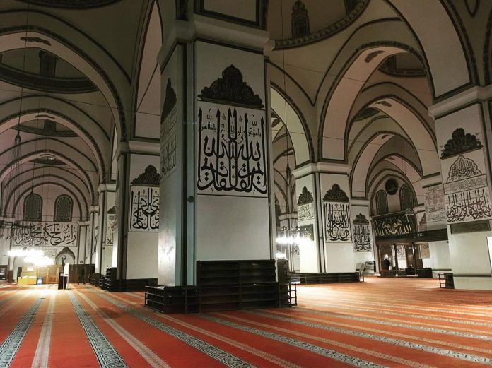 Memuliakan Masjid