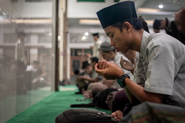 jual beli saat adzan Jumat