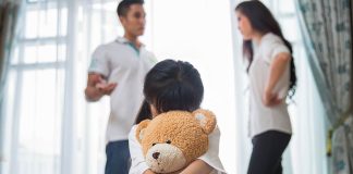 memarahi istri di depan anak
