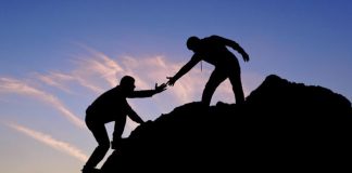 membantu sesama manusia