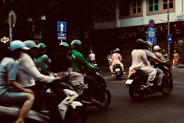 membonceng lawan jenis
