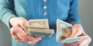 meminjam uang karena terpaksa