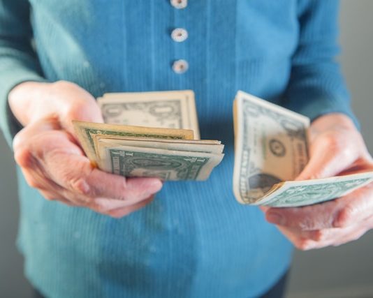 meminjam uang karena terpaksa