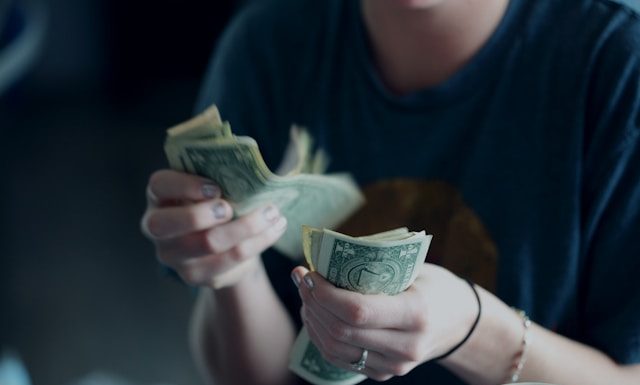 Mencari Cuan dengan Cara Licik, Untung Dunia Rugi Akhirat mencari cuan dengan cara licik