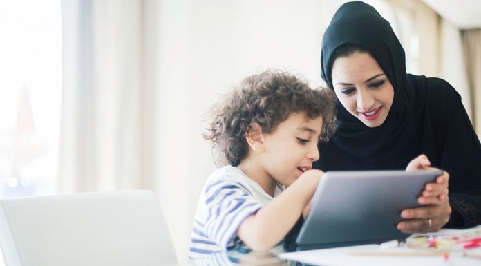 mendidik anak beretika