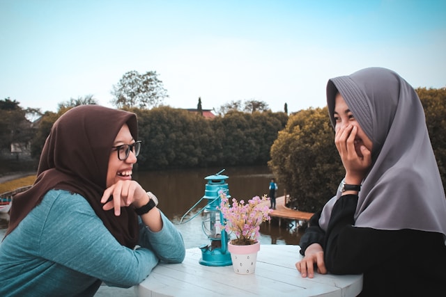 menegur teman yang suka terlambat