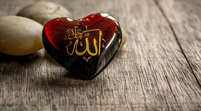 mengagungkan Allah SWT dengan tunduk pada perintahNya