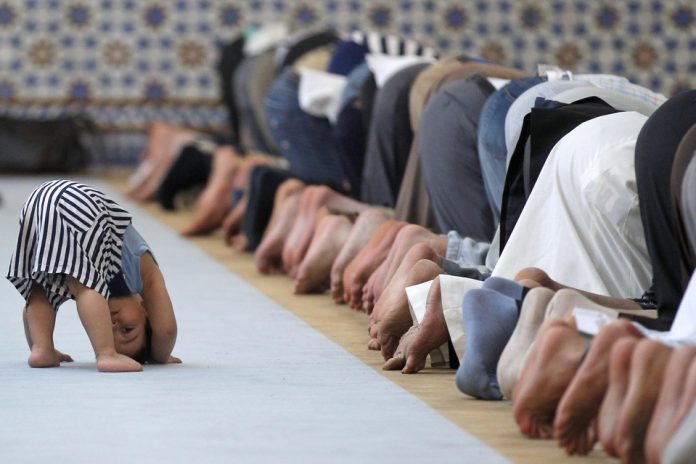 Ingin Mengajak Anak Ke Masjid? Perhatikan Hal-hal ini ya!