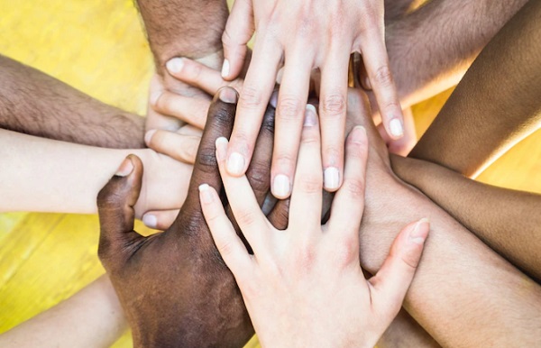 menghargai hak asasi manusia