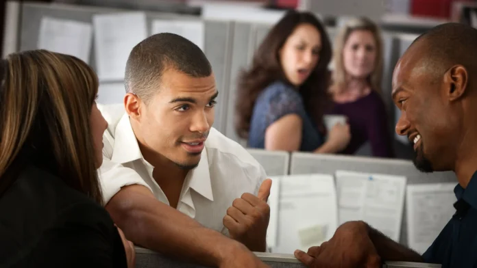 menghindari gosip di kantor