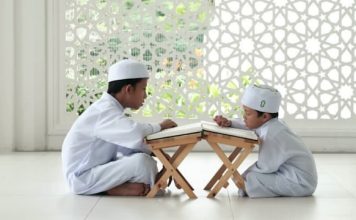 Menjaga Adab adalah Kunci Kemuliaan Seorang Muslim menjaga adab