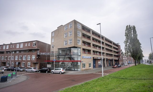 menjaga hubungan baik dengan tetangga