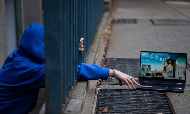 Pentingnya Menjaga Keimanan di Era Digital bagi Umat Islam menjaga keimanan di era digital