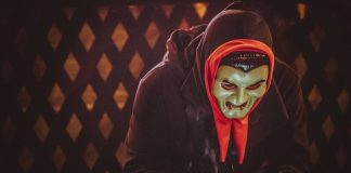 menyindir lewat status