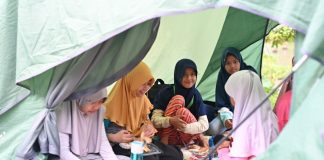 merendahkan golongan lain