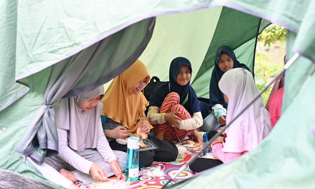 merendahkan golongan lain