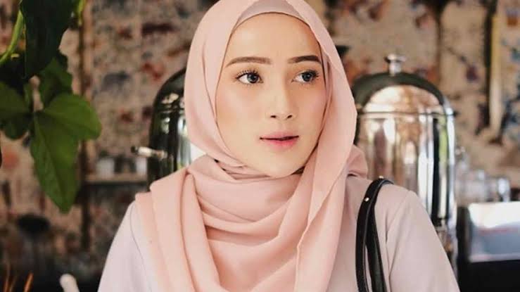 Modis Dengan Pakaian Syar'i