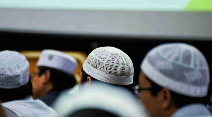 muslim memilih pemimpin non muslim
