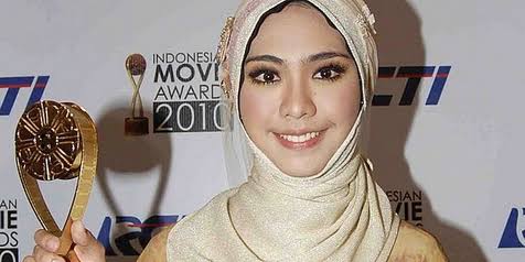 Oki setiana dewi