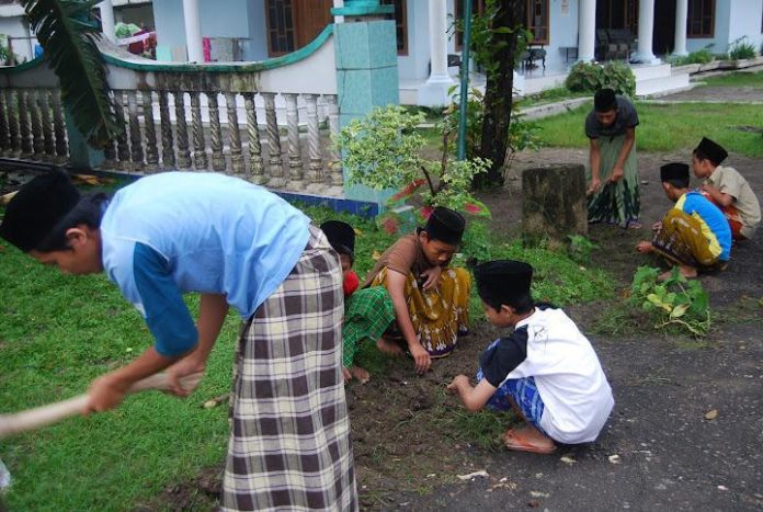 pembinaan akhlak terpuji