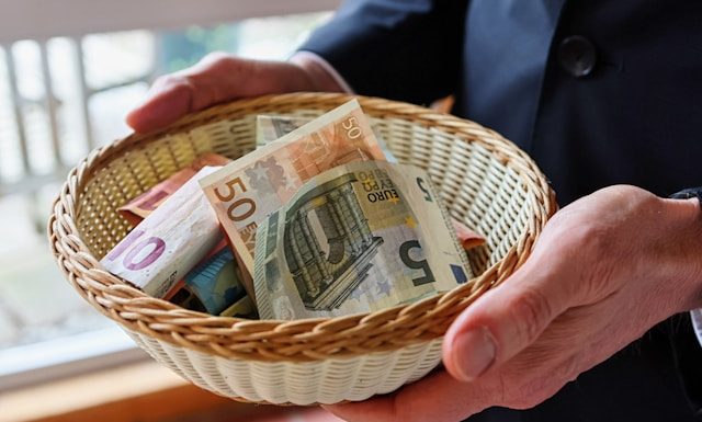 perbedaan pajak dan zakat