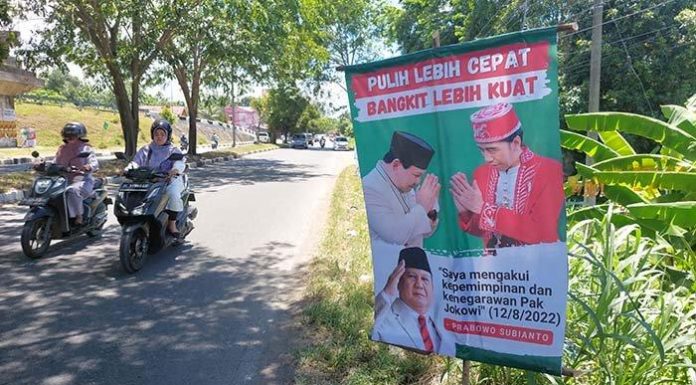Pro Kontra Foto dan Poster Bergambar di Menurut Islam poster bergambar