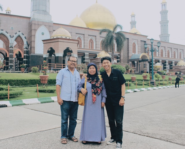 rezeki seret karena durhaka orang tua