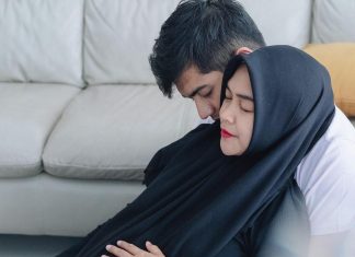 Ria Ricis Melahirkan, Resmi Jadi Orangtua Ria Ricis melahirkan